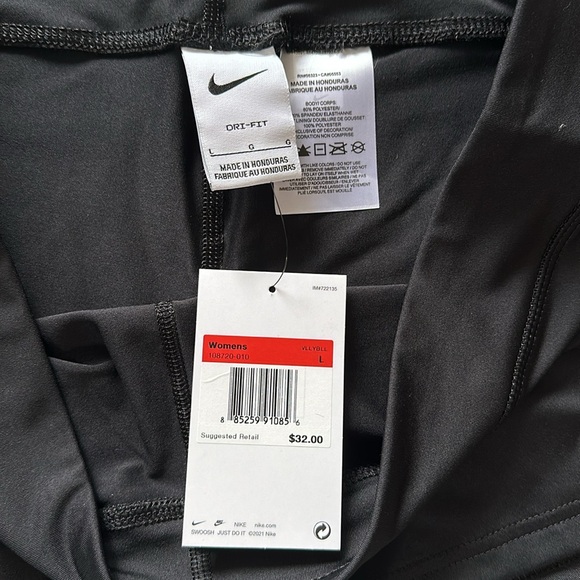 NWT Nike Dri Fit booty short - Picture 2 of 3